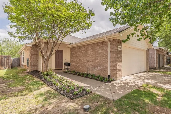 $300,000 | 11736 Cottontail Drive, Fort Worth, TX 76244