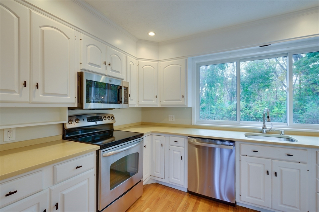 93 Woodcliff Road Chestnut Hill, MA 02467 - Photo 3 of 42