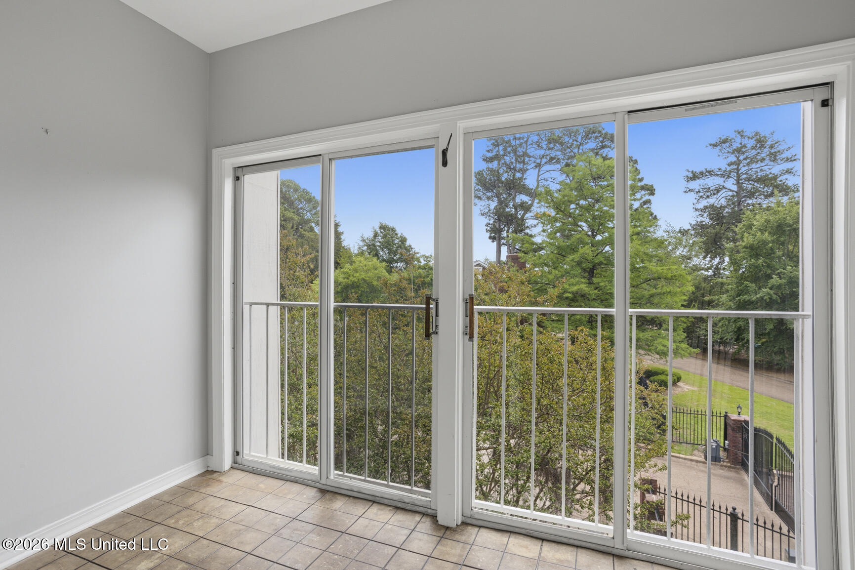500 Northpointe Parkway, Unit 310 Jackson, MS 39211 - Photo 28 of 35 Sunroom
