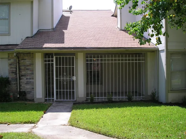$1,295 | 5810 Twisted Pine Court, Unit B, Houston, TX 77039