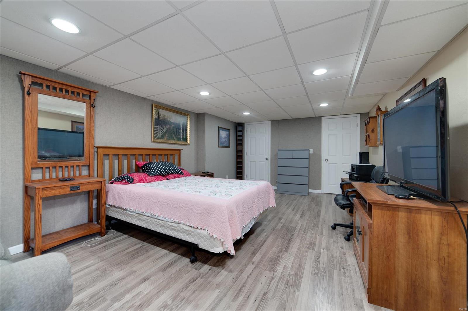 2919 Hilleman Avenue St. Louis, MO 63114 - Photo 18 of 38