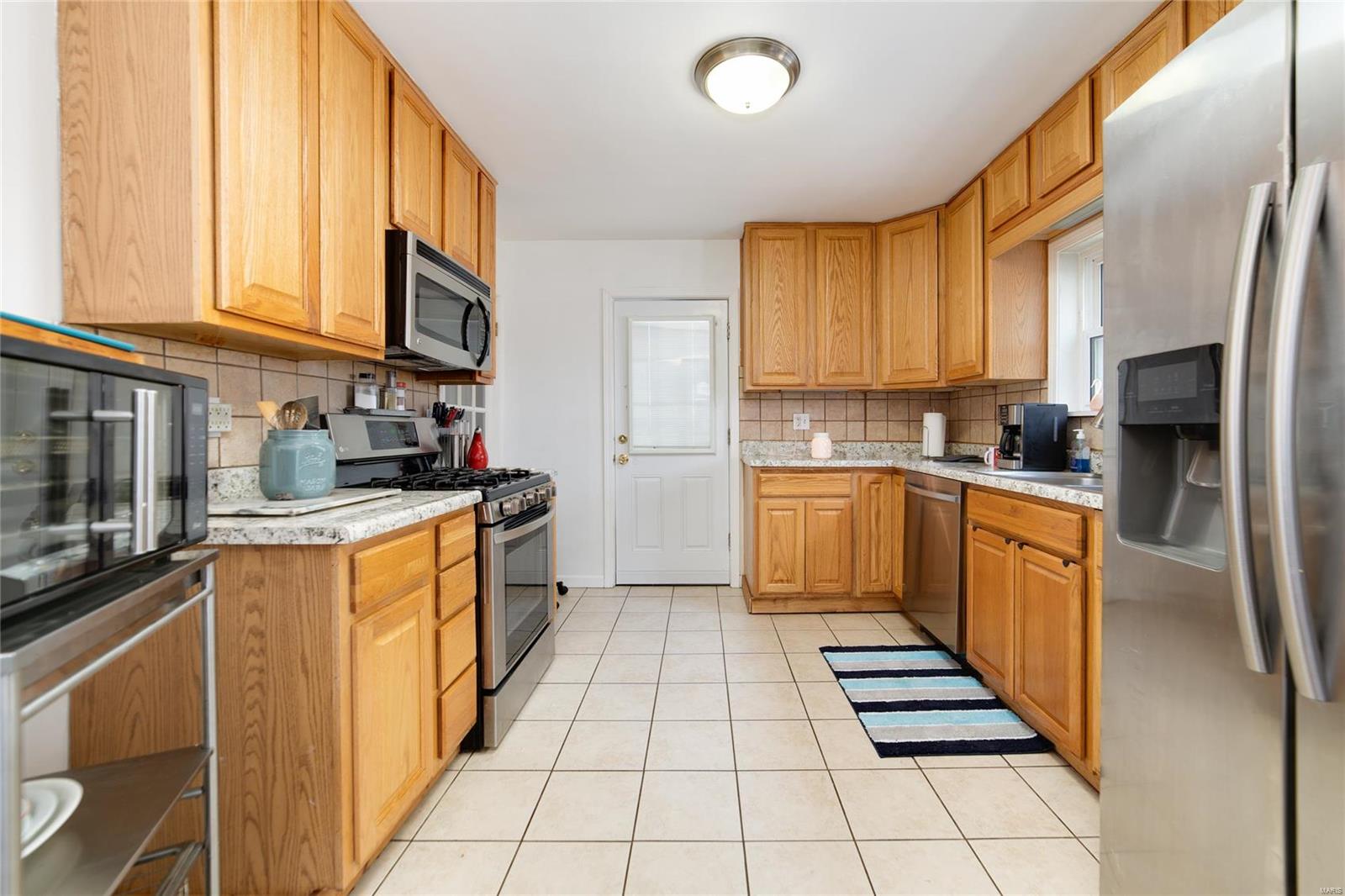 2919 Hilleman Avenue St. Louis, MO 63114 - Photo 7 of 38