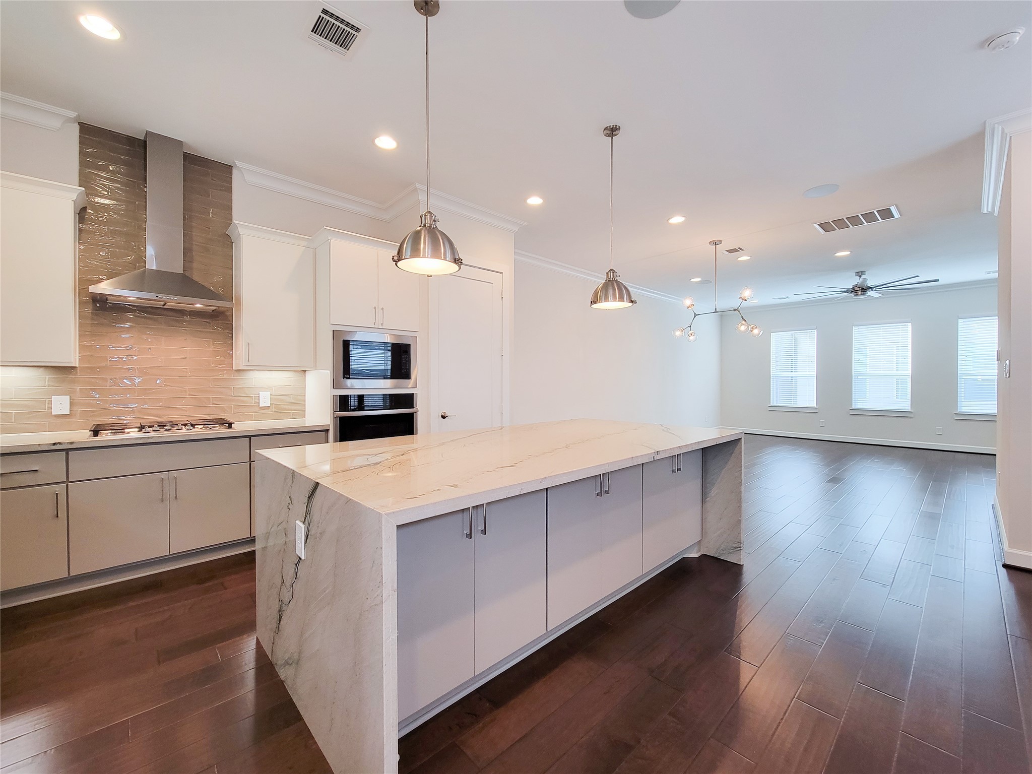 845 Fisher Street, Unit E Houston, TX 77018 - Photo 13 of 47