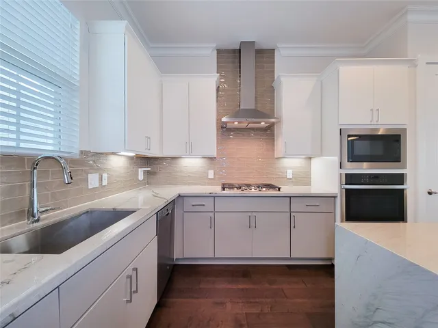 $3,300 | 845 Fisher Street, Unit E, Houston, TX 77018