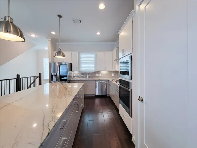 $3,300 | 845 Fisher Street, Unit E, Houston, TX 77018