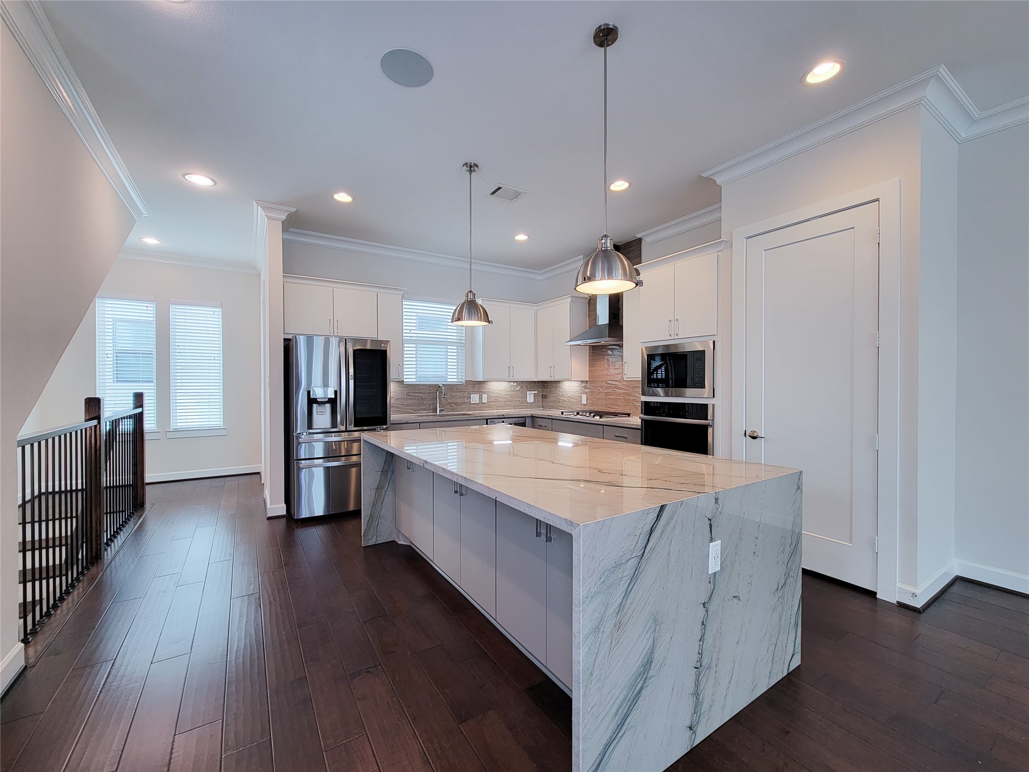 845 Fisher Street, Unit E Houston, TX 77018 - Photo 20 of 47 a large kitchen with stainless steel appliances kitchen island a large counter top and a stove top oven