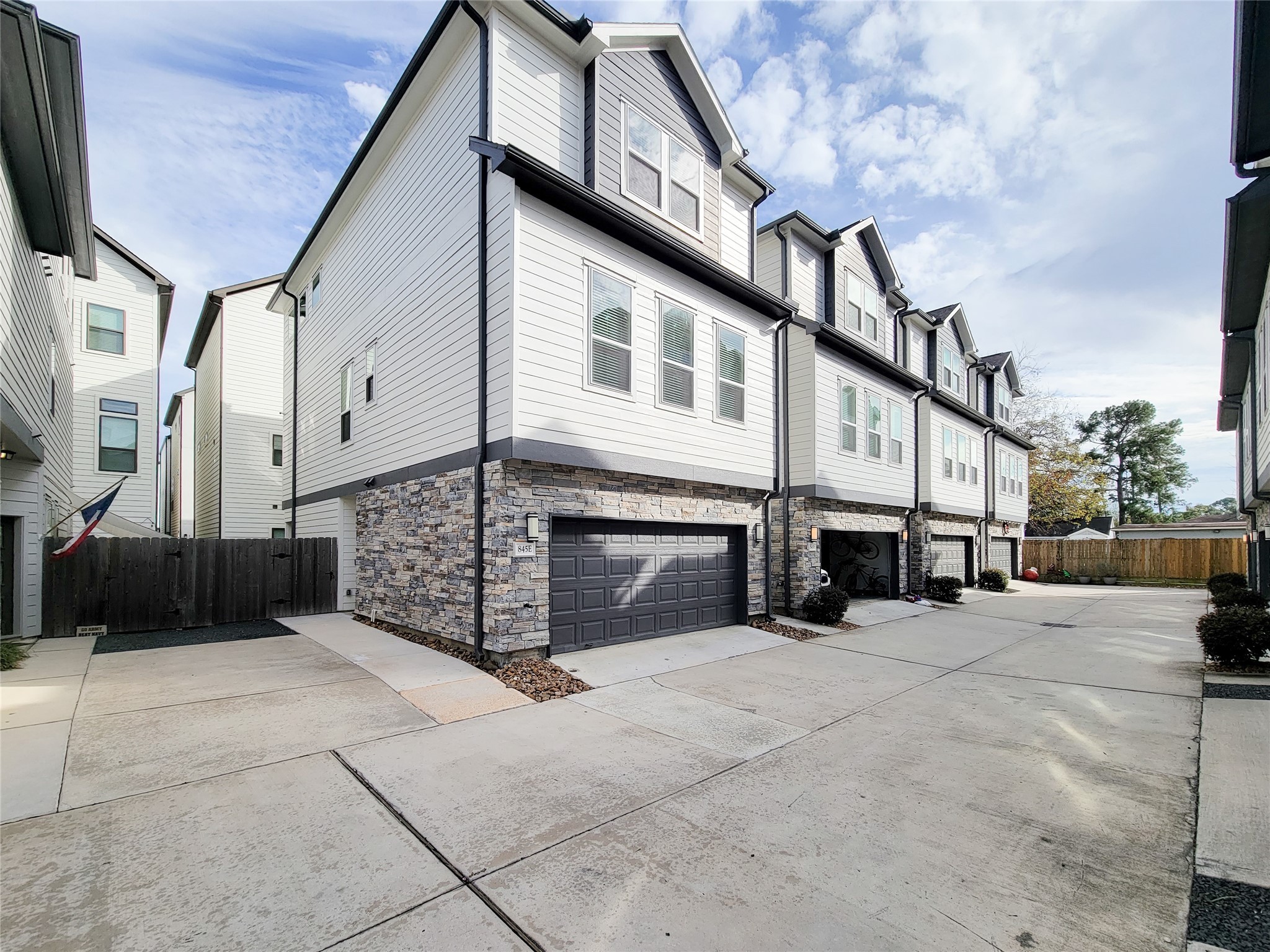 845 Fisher Street, Unit E Houston, TX 77018 - Photo 2 of 47