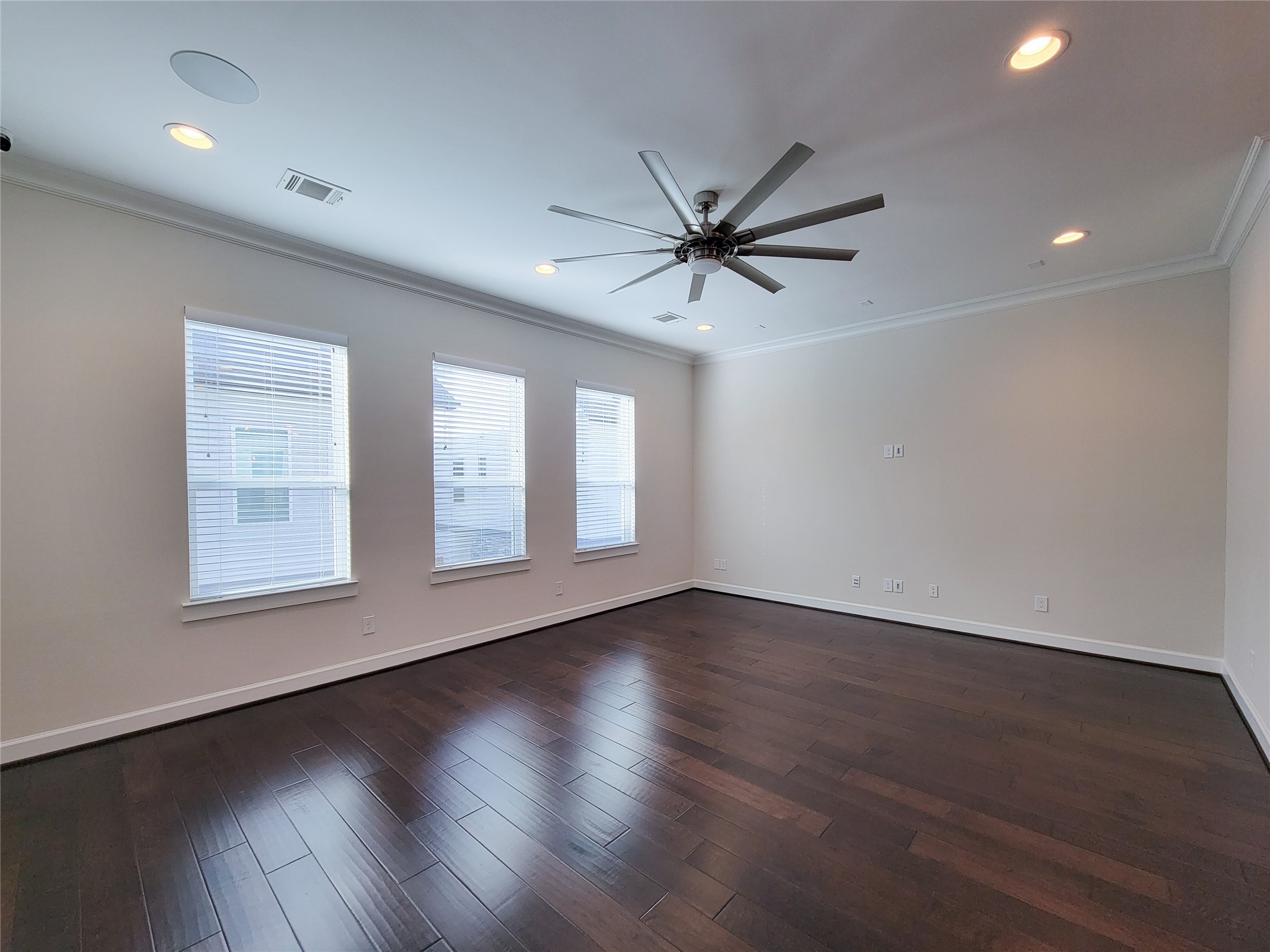 845 Fisher Street, Unit E Houston, TX 77018 - Photo 23 of 47 a view of an empty room with wooden floor and a window