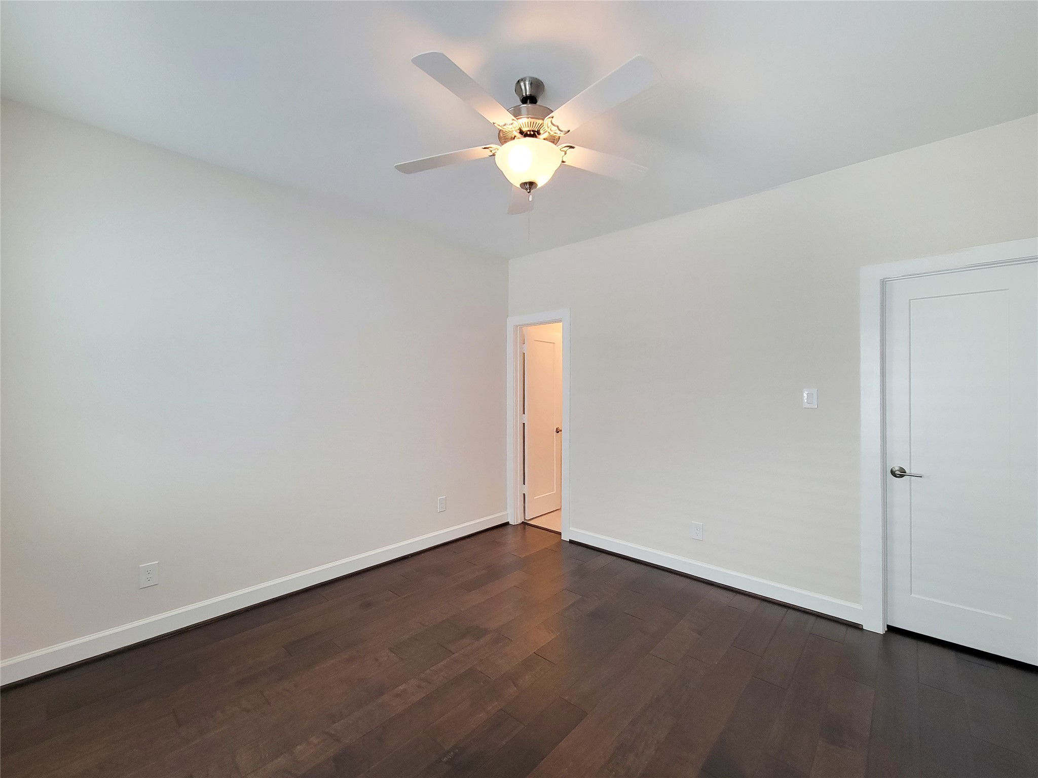 845 Fisher Street, Unit E Houston, TX 77018 - Photo 30 of 47 wooden floor in an empty room with a window