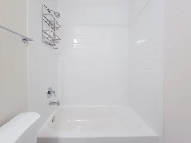 $3,300 | 845 Fisher Street, Unit E, Houston, TX 77018