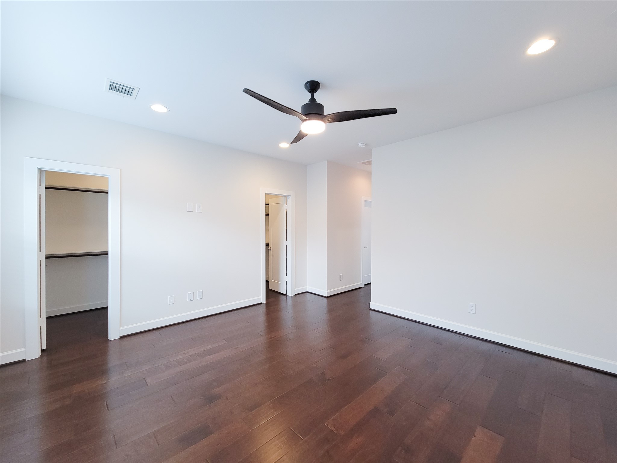 845 Fisher Street, Unit E Houston, TX 77018 - Photo 37 of 47 a view of an empty room with wooden floor and a ceiling fan