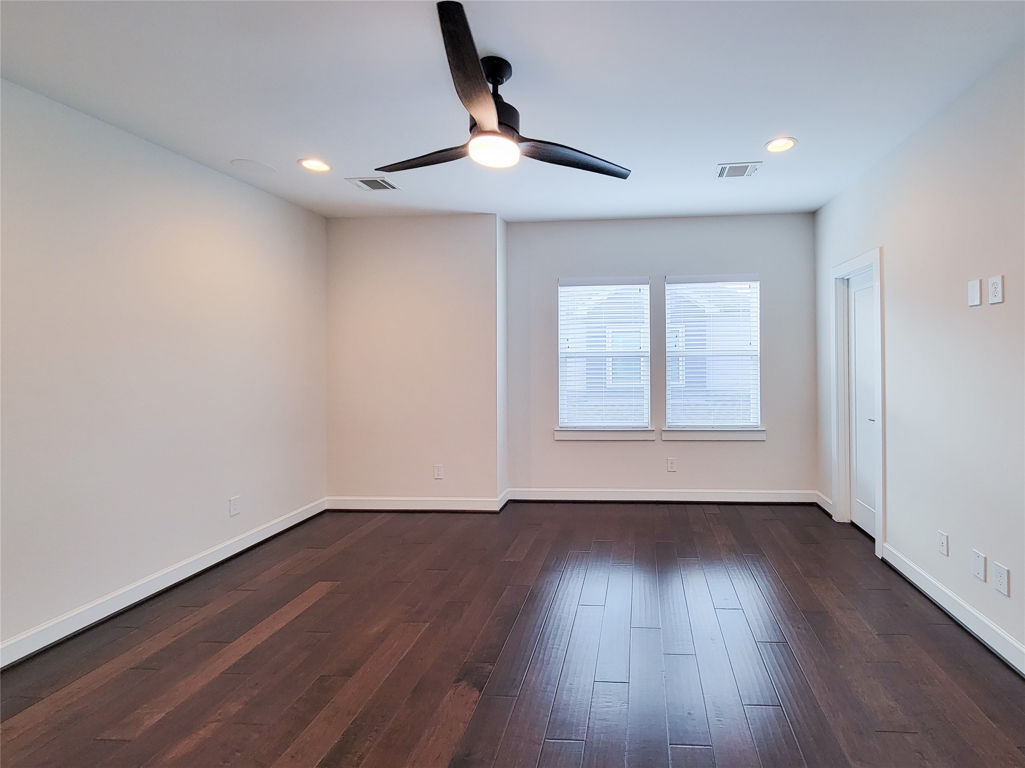 845 Fisher Street, Unit E Houston, TX 77018 - Photo 39 of 47 a view of an empty room with wooden floor and a window