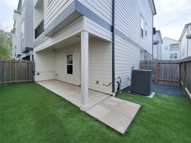 $3,300 | 845 Fisher Street, Unit E, Houston, TX 77018