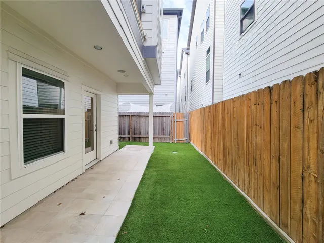 $3,300 | 845 Fisher Street, Unit E, Houston, TX 77018