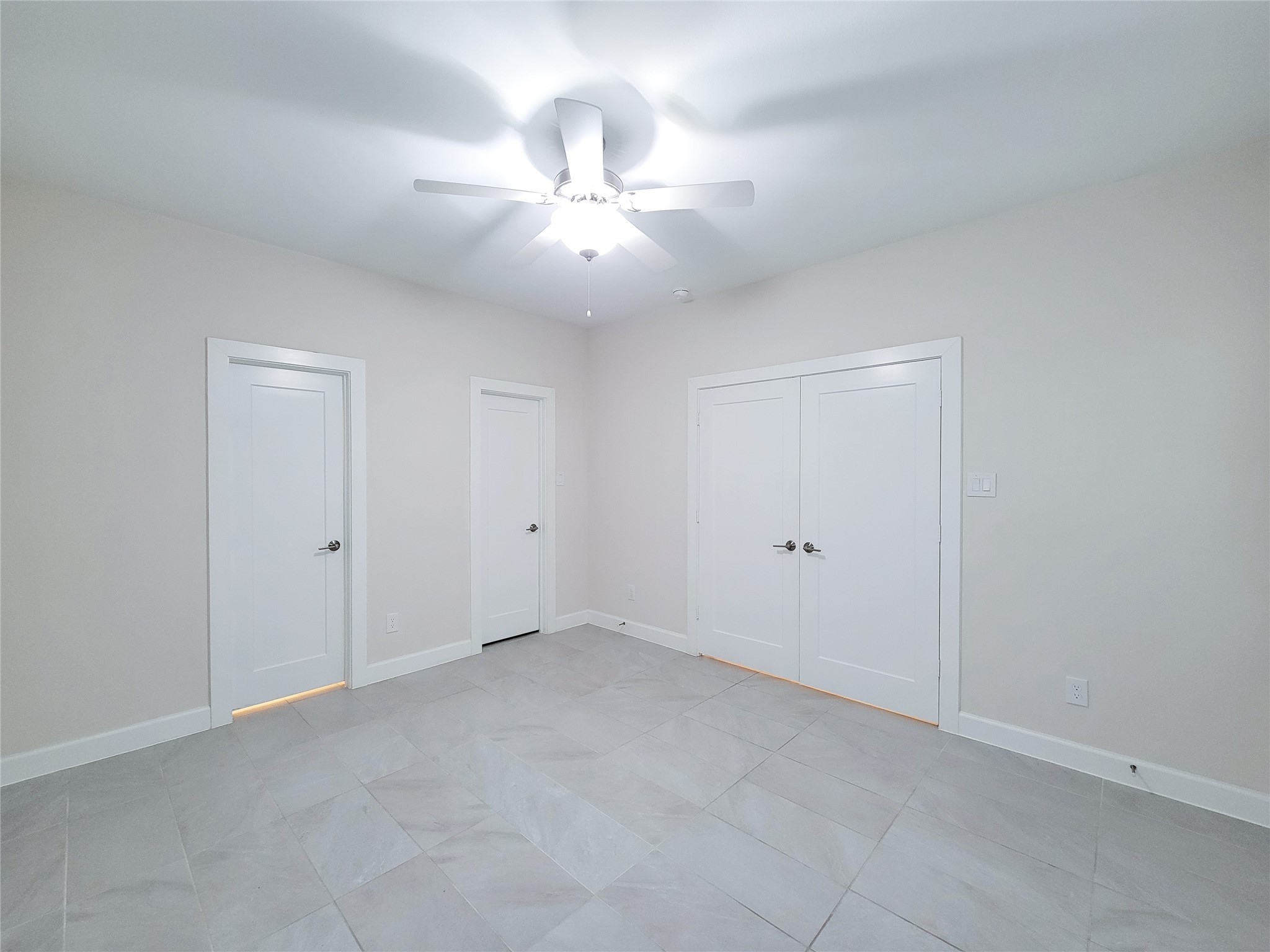 845 Fisher Street, Unit E Houston, TX 77018 - Photo 9 of 47 a view of an empty room