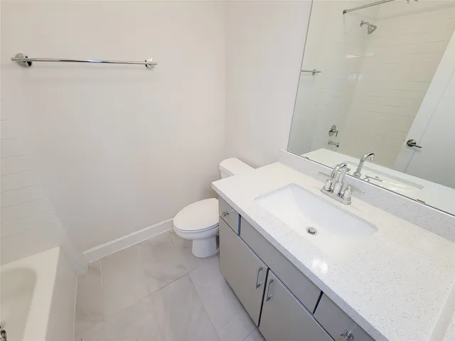 $3,300 | 845 Fisher Street, Unit E, Houston, TX 77018