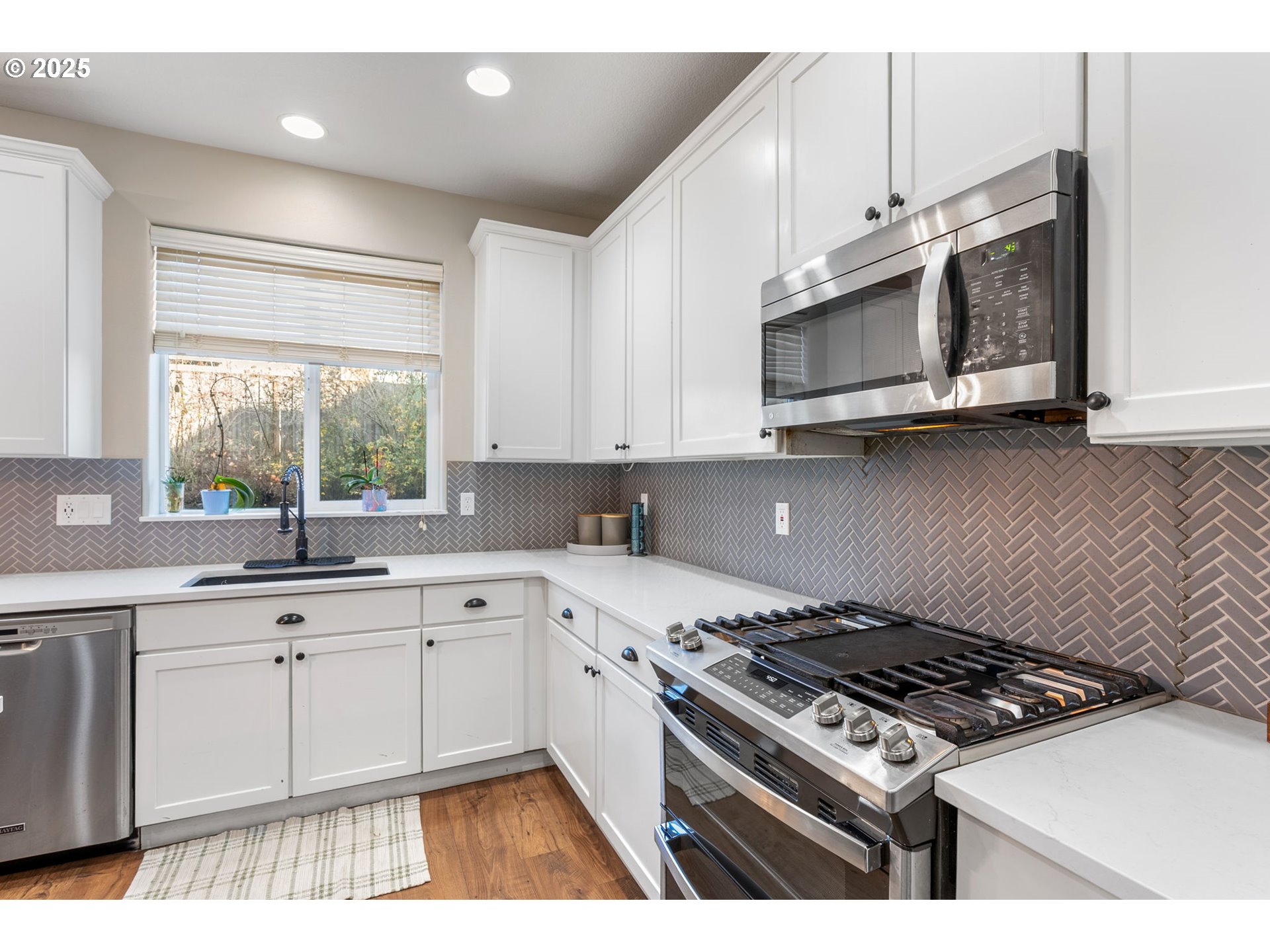 16270 Southeast Jasper Drive Damascus, OR 97089 - Photo 15 of 35