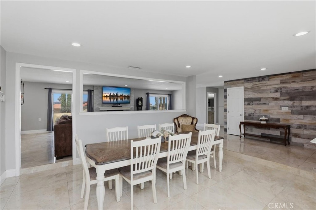 15745 Saddleback Road Riverside, CA 92506 - Photo 19 of 44 Dining