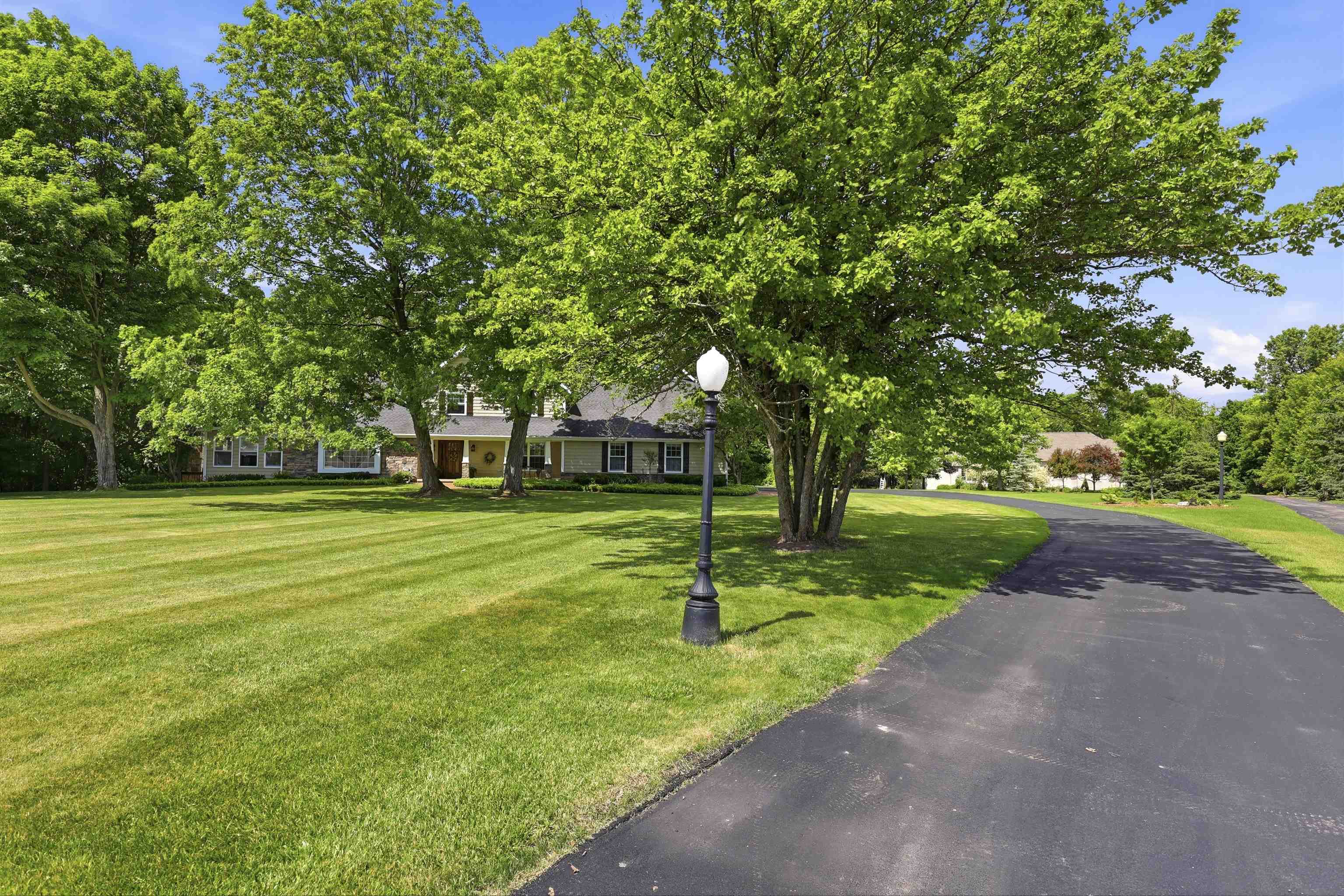 W2530 Brookhaven Drive Appleton, WI 54915 - Photo 9 of 65
