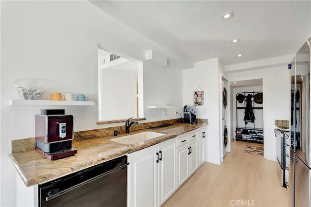 $675,000 | 605 Redondo Avenue, Unit 308, Long Beach, CA 90814