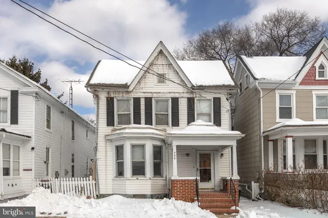 $179,900 | 706 West King Street, Martinsburg, WV 25401