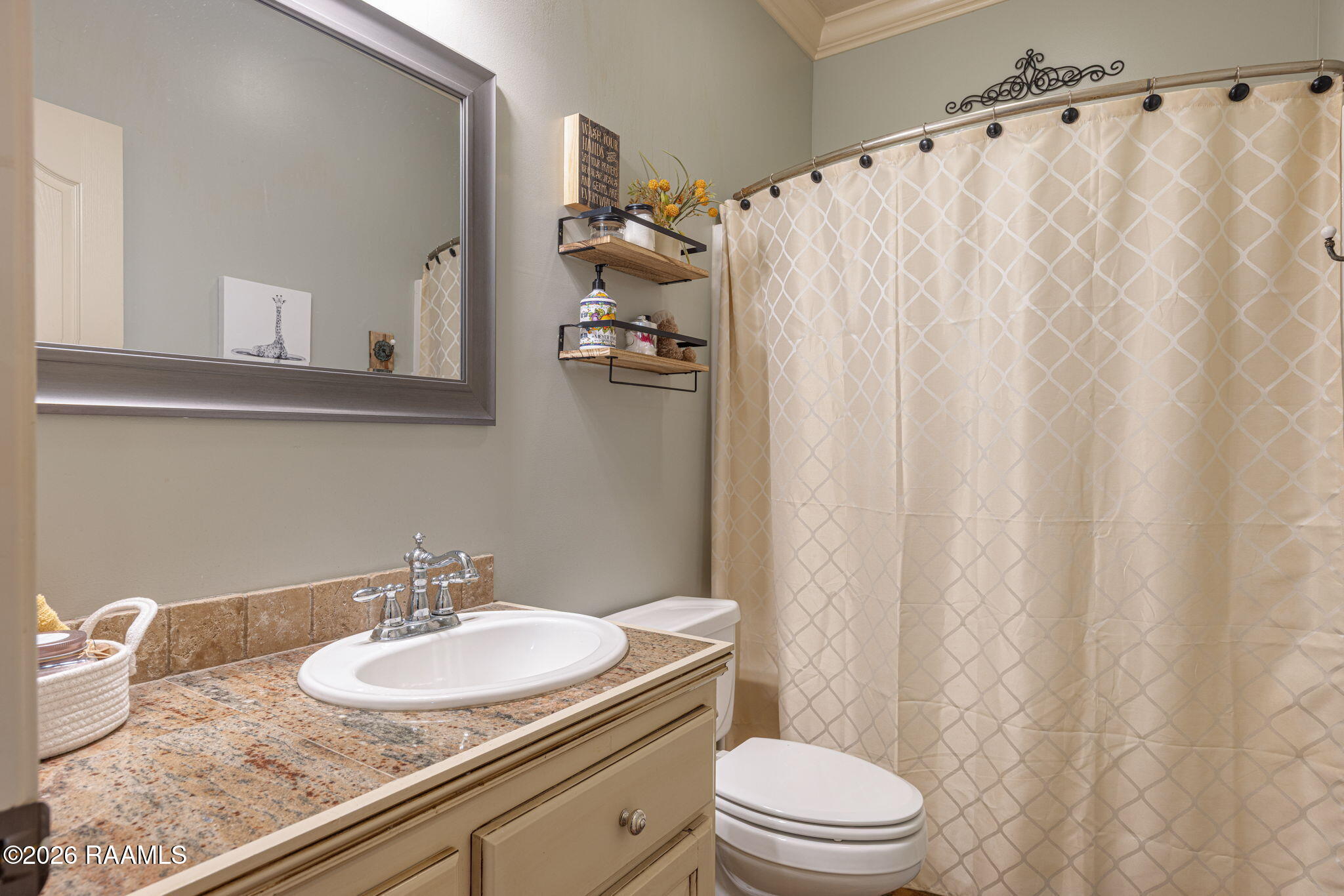201 Dustin Circle Broussard, LA 70518 - Photo 18 of 27 Hall bath