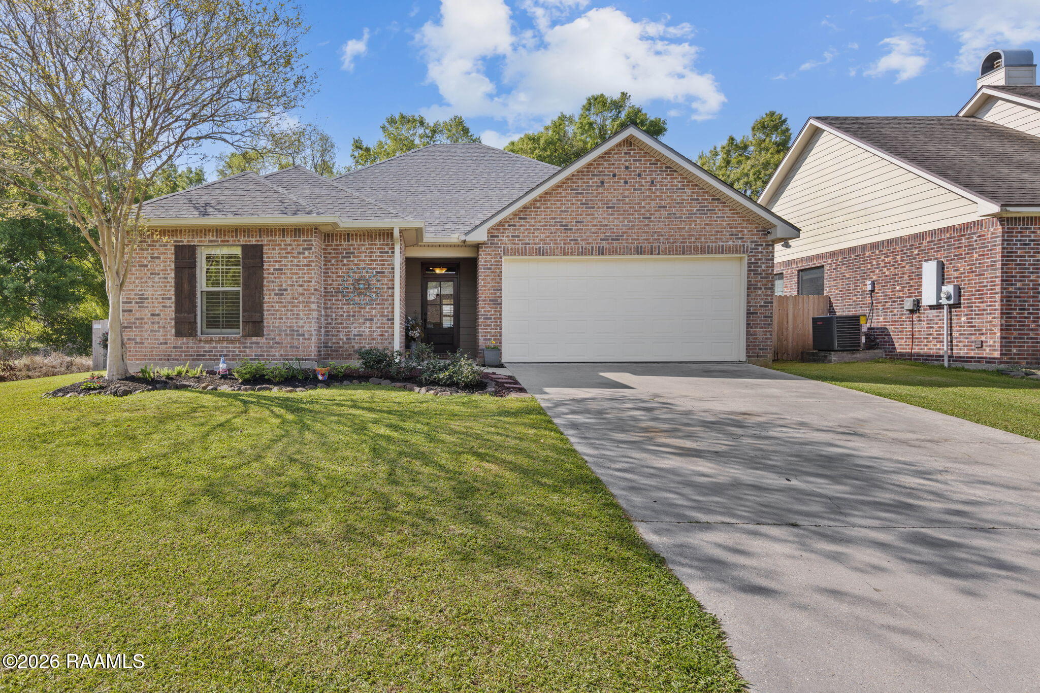 201 Dustin Circle Broussard, LA 70518 - Photo 2 of 27 Front View