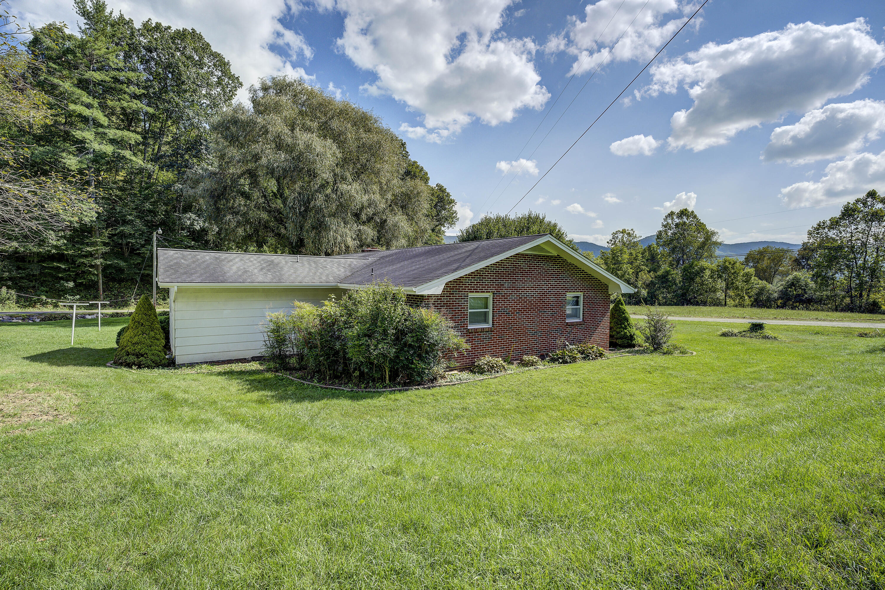 500 Slabtown Road Mountain City, TN 37683 - Photo 5 of 39 Slab-31