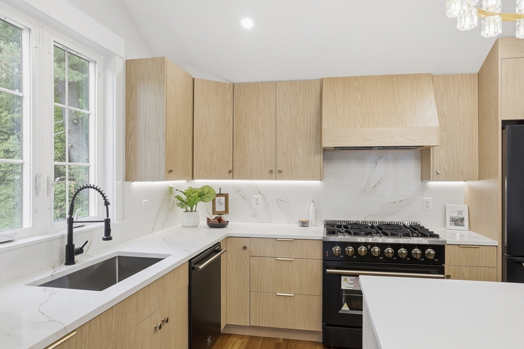 11 Bromfield Road Acton, MA 01720 - Photo 10 of 37