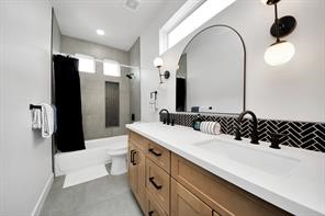 4010 Dreyfus Street Houston, TX 77021 - Photo 28 of 41 Bathroom has so much storage
