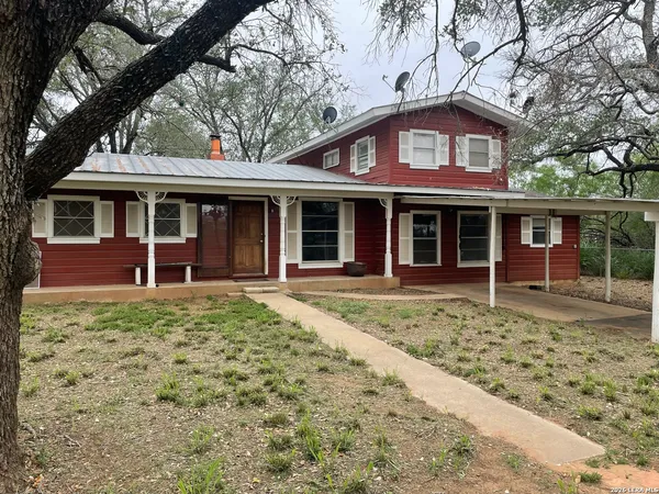 $1,900 | 2279 Highway 16, Jourdanton, TX 78026