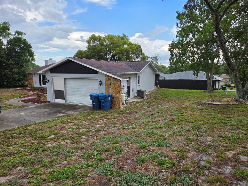 10200 Sunburst Court Spring Hill, FL 34608 - Photo 3 of 39