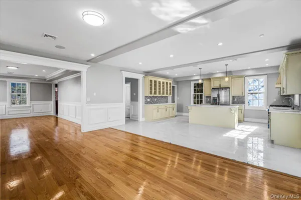 $2,299,999 | 233-17 38th Drive | Douglaston