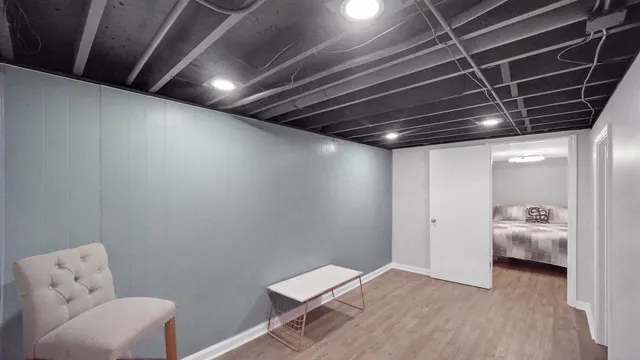 a view of livingroom with furniture