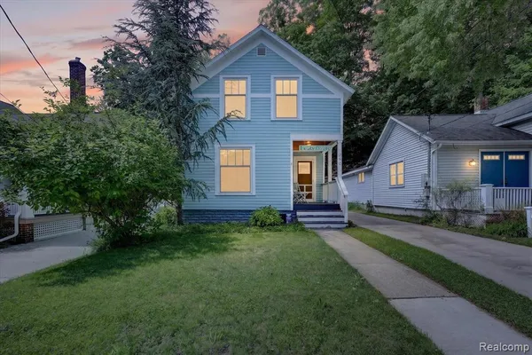 $479,000 | 398 Howard Avenue, Grand Haven, MI 49417