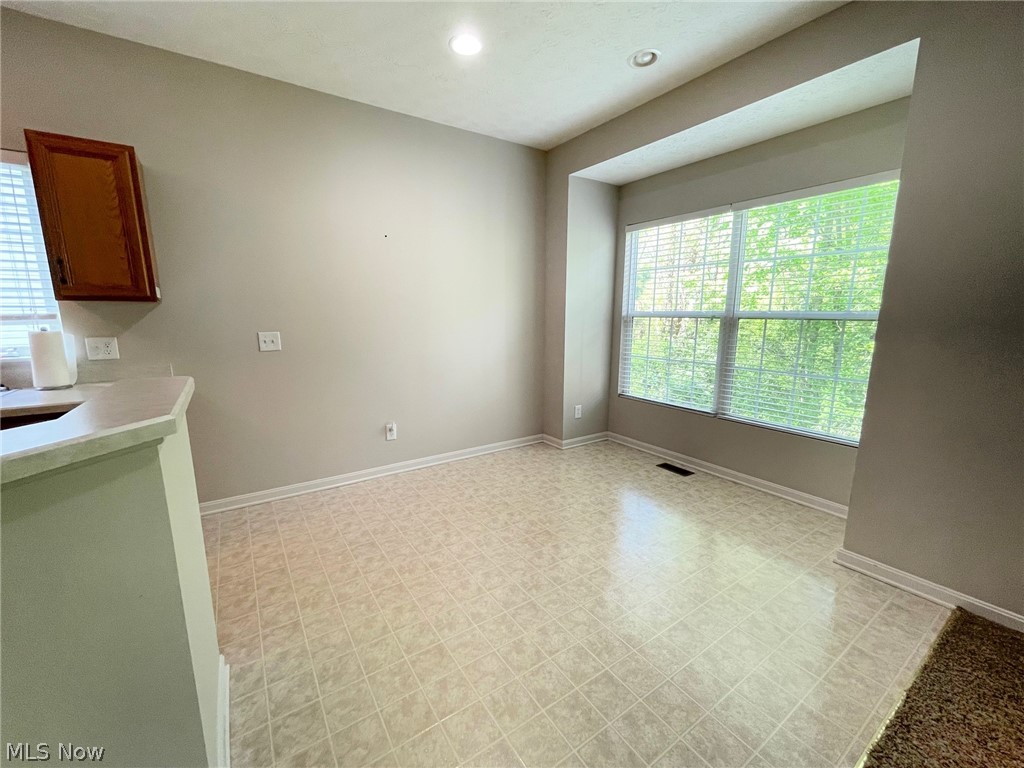 1215 Spring Ridge Circle Alliance, OH 44601 - Photo 4 of 18 Gallery Image 4