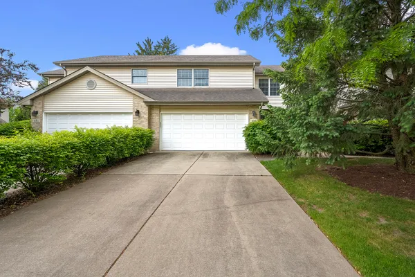 $3,600 | 1015 Claremont Drive, Unit 1015, Downers Grove, IL 60516