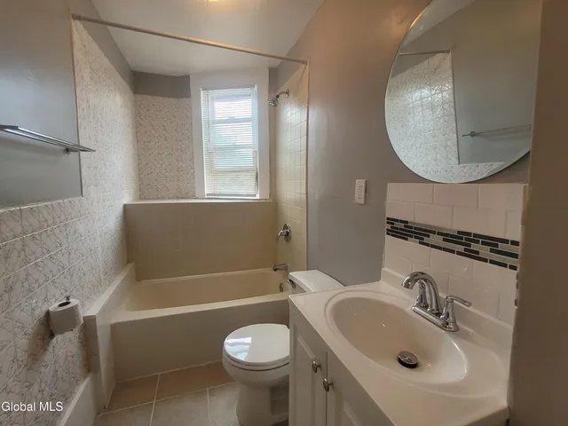 $1,350 | 151 4th Street, Unit 2A, Troy, NY 12180