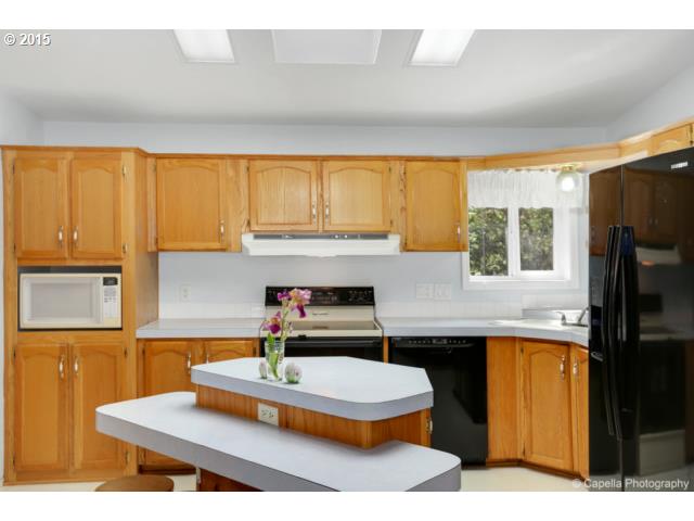 38250 Southwest Laurelwood Road Gaston, OR 97119 - Photo 8 of 16 Kitchen