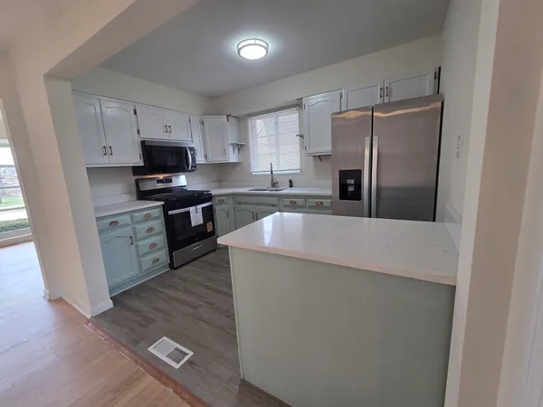 $2,900 | 2156 Downey Road, Homewood, IL 60430