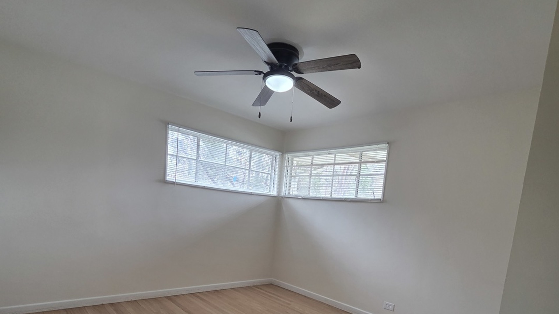 2156 Downey Road Homewood, IL 60430 - Photo 6 of 17 en empty room with windows and ceiling fan