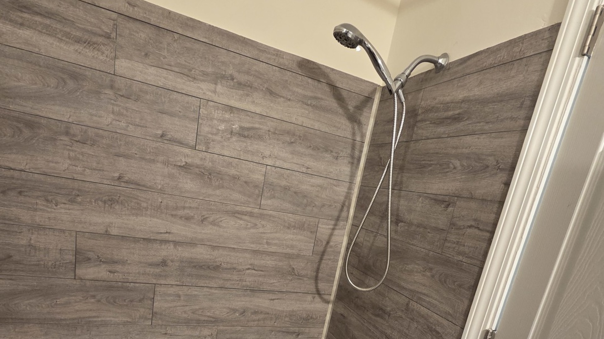 2156 Downey Road Homewood, IL 60430 - Photo 7 of 17 a bathroom with a shower