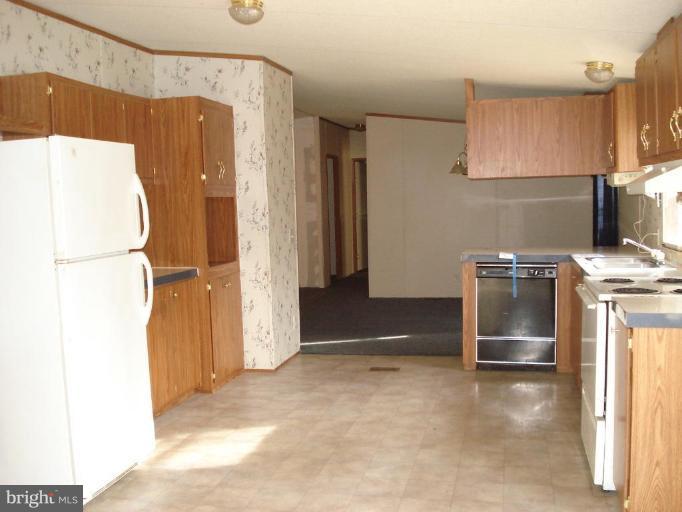 8556 Powhatan Road King George, VA 22485 - Photo 3 of 13 Kitchen