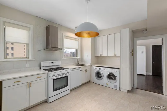 $279,000 | 4440 Lindell Boulevard, Unit 701, St. Louis, MO 63108