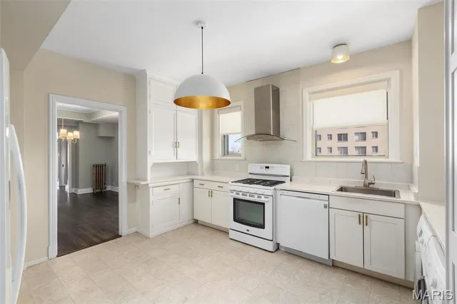 $279,000 | 4440 Lindell Boulevard, Unit 701, St. Louis, MO 63108