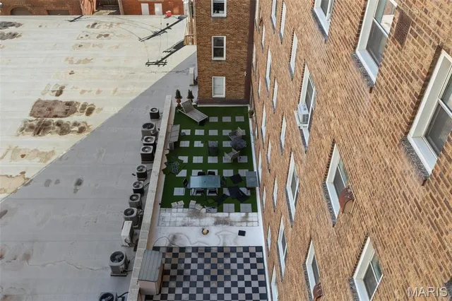 $279,000 | 4440 Lindell Boulevard, Unit 701, St. Louis, MO 63108