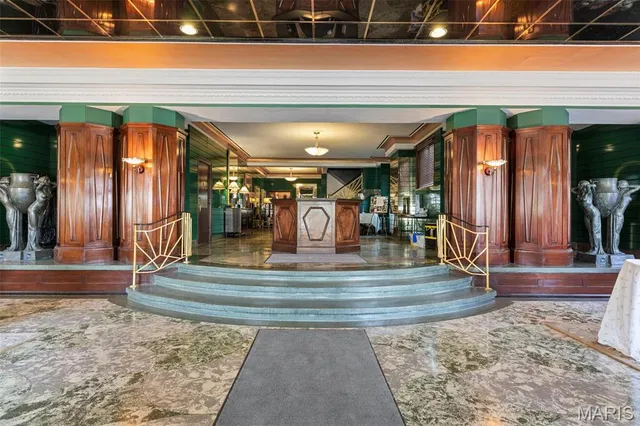 $279,000 | 4440 Lindell Boulevard, Unit 701, St. Louis, MO 63108