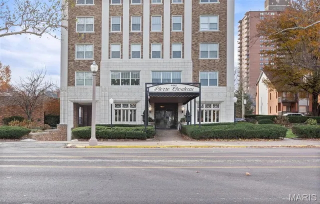 $279,000 | 4440 Lindell Boulevard, Unit 701, St. Louis, MO 63108