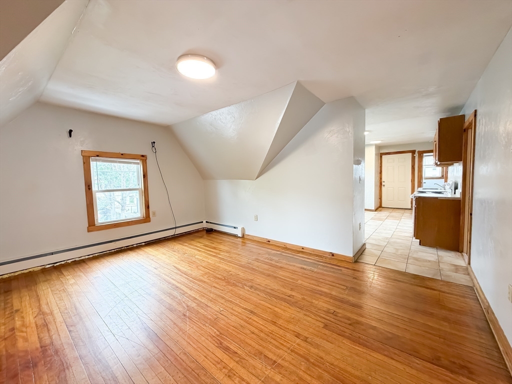127 Austin Street Worcester, MA 01609 - Photo 5 of 20