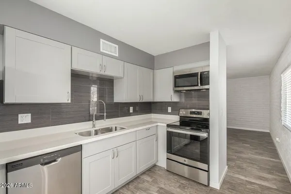 $1,699 | 1118 South McClintock Drive, Unit 1, Tempe, AZ 85281